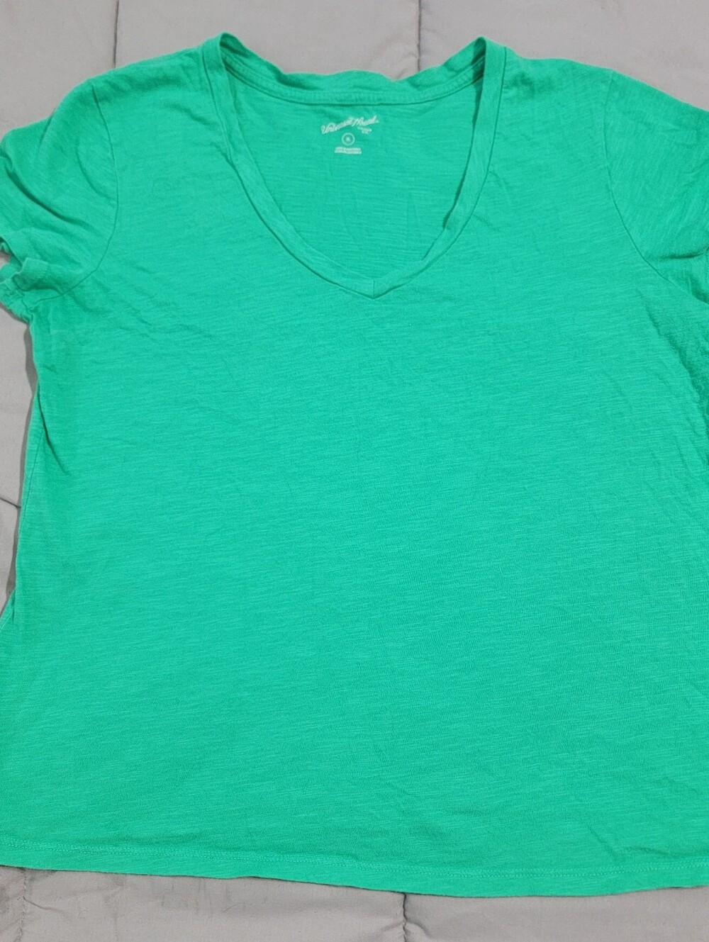 Universal Threads Kelly Green V-neck T-shirt- Size XL